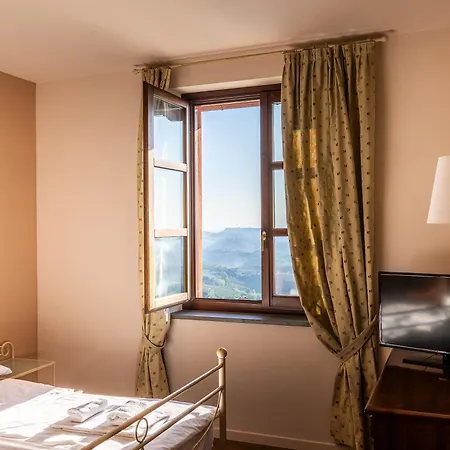 Ai Tardi Hotell 3*