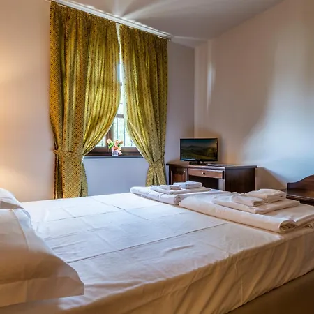 Ai Tardi Hotel