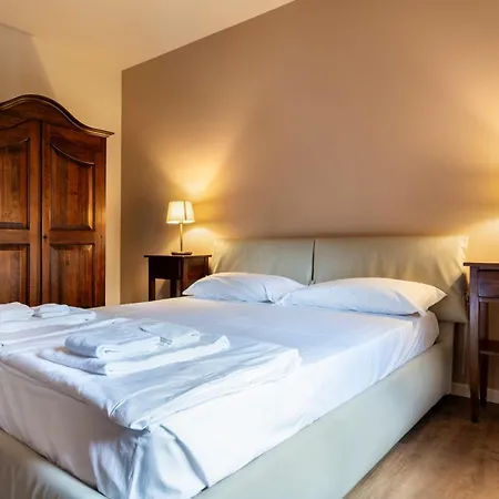 Ai Tardi Hotel Diano dʼAlba