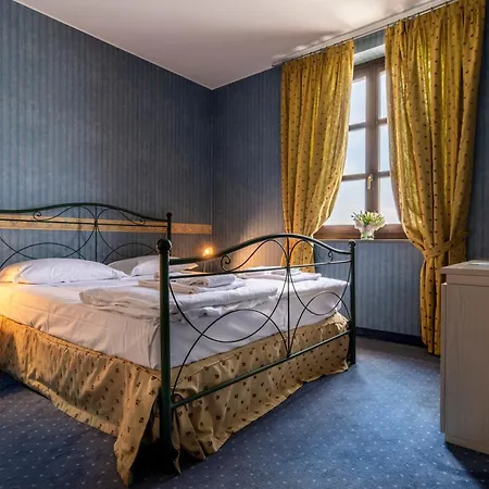Ai Tardi Hotel 3*