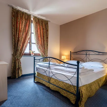 Hotel Ai Tardi Diano dʼAlba